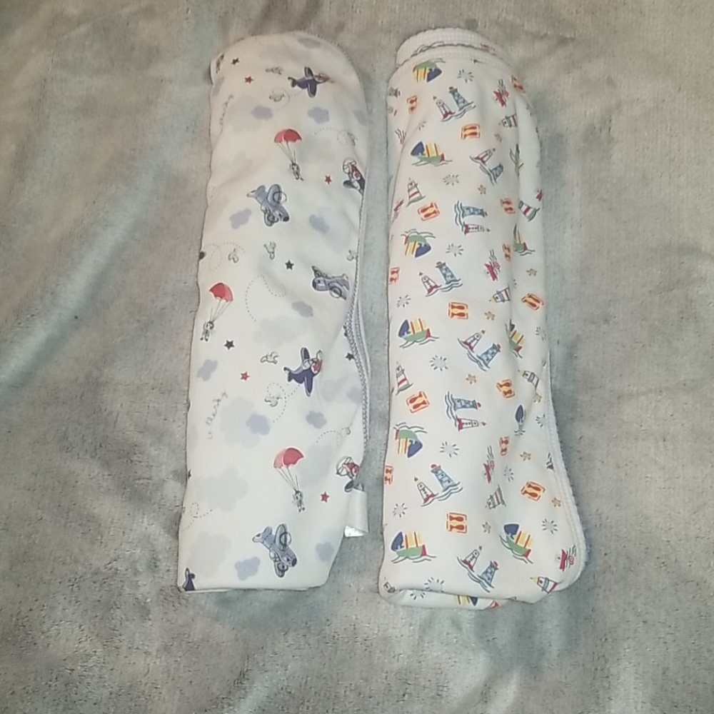 Bundle of 2 Kissy Kissy baby blankets